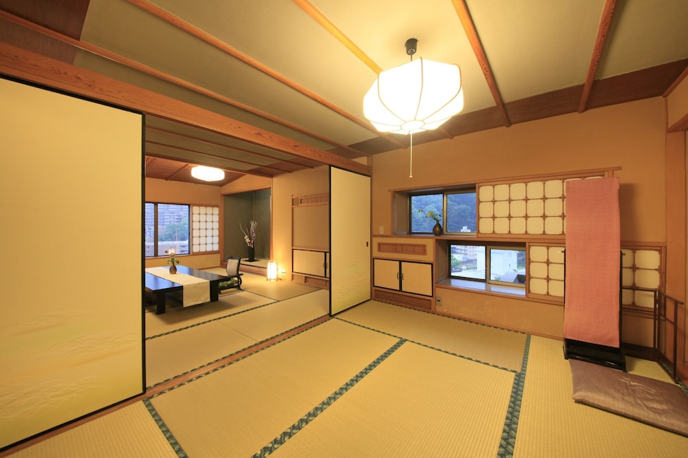 غرفة يابانية سوبيريور، Wakamatsu Yugawara Sekitei (ex Wakamatsu Yugawara Hot Spring Resort) 6/10