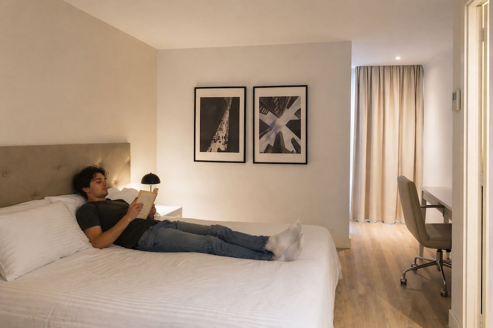 LATROUPE Grand Place Hostel 29/64