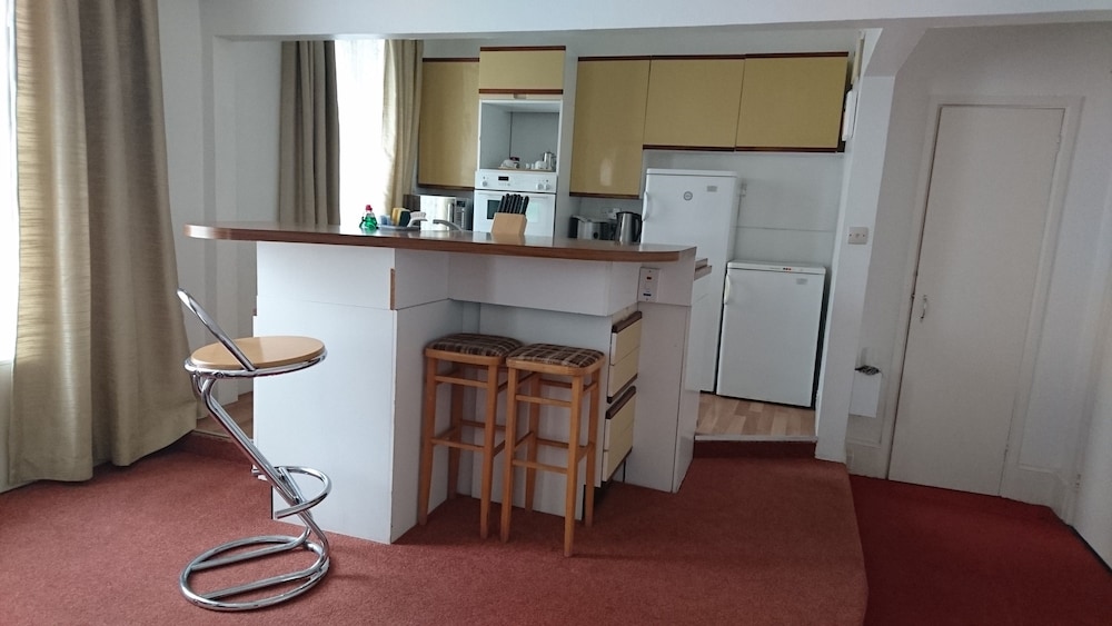 Sarum Hotel 57/69