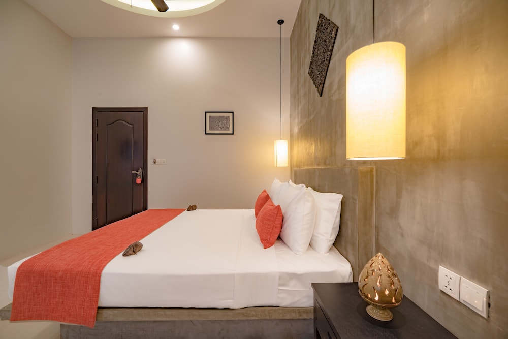 Le Chanthou Boutique 35/58