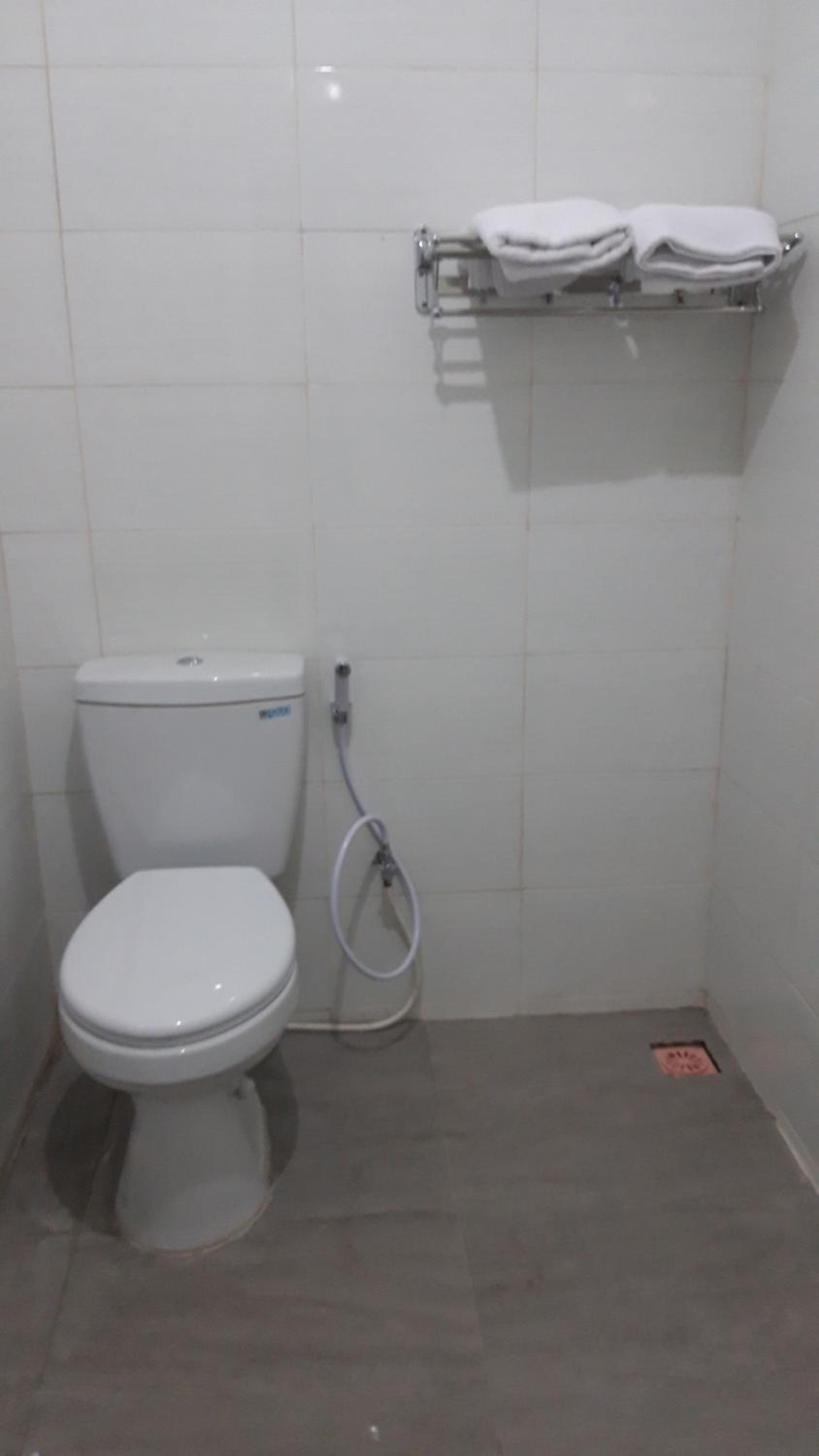 RedDoorz near Istana Plaza 2 45/50