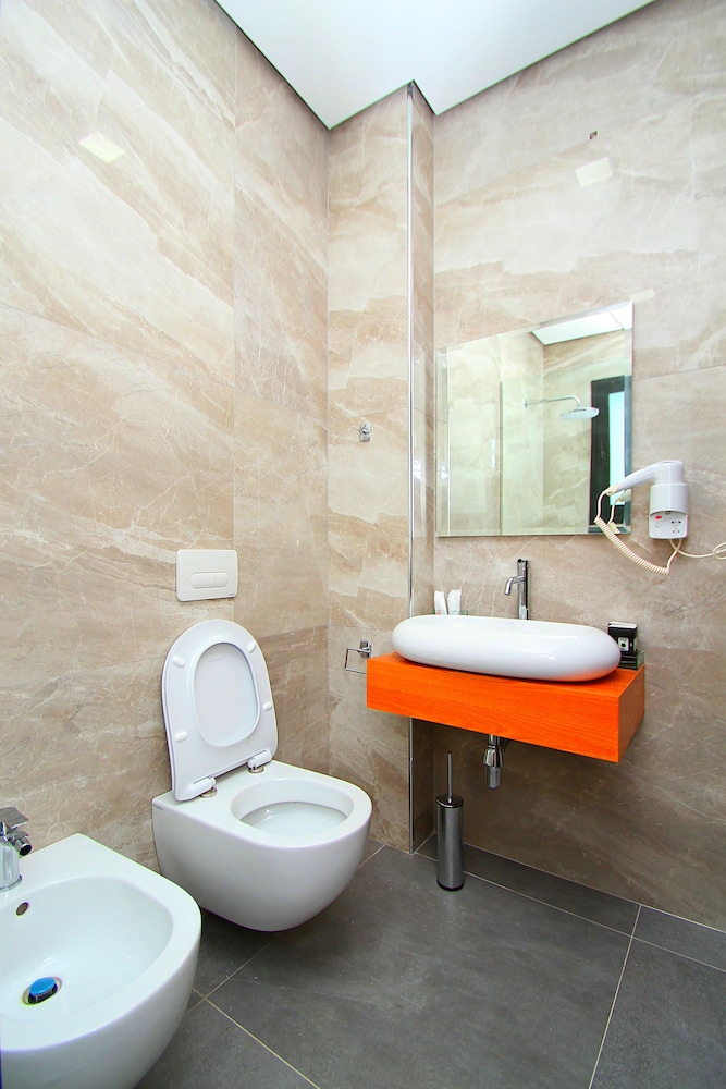 A&G Hotel 43/43