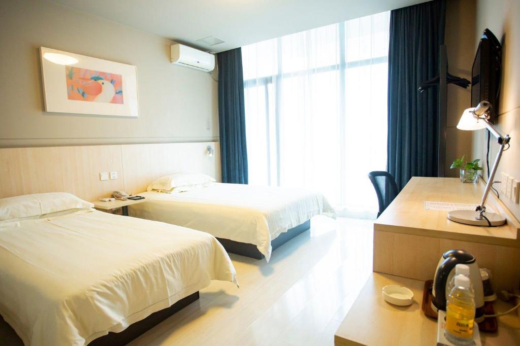 Jinjiang Inn (Wuxi Huishan District Government Wanda Plaza) 27/56