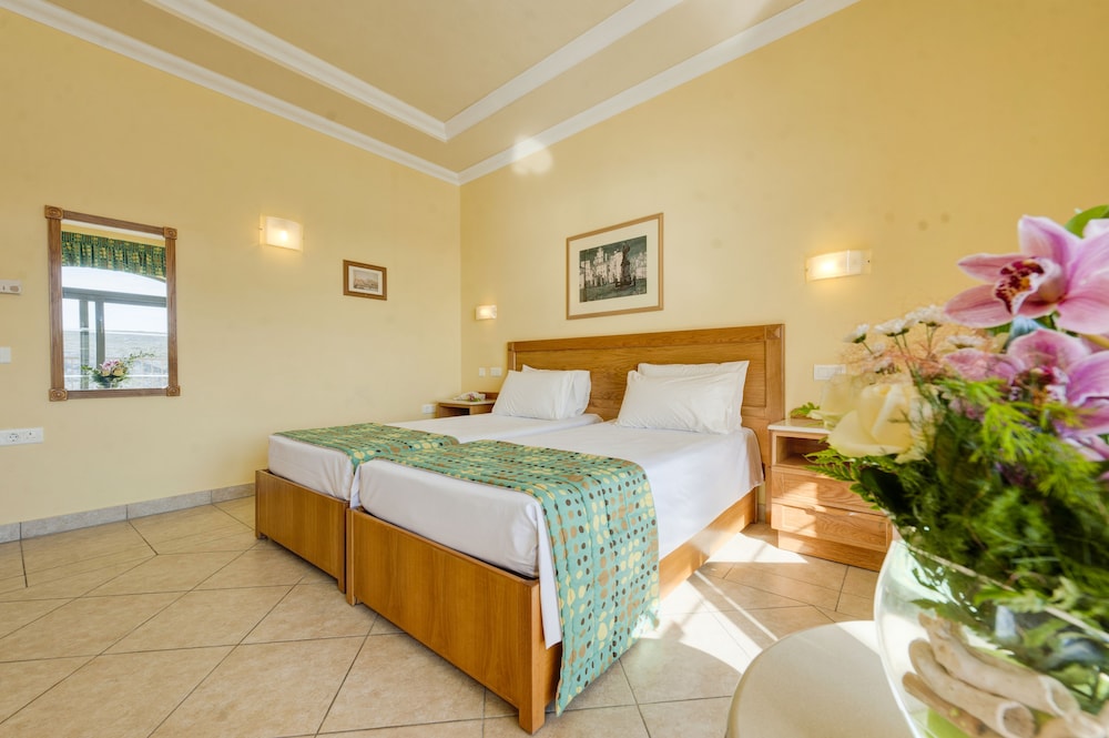 PARADISE BAY RESORT 35/80