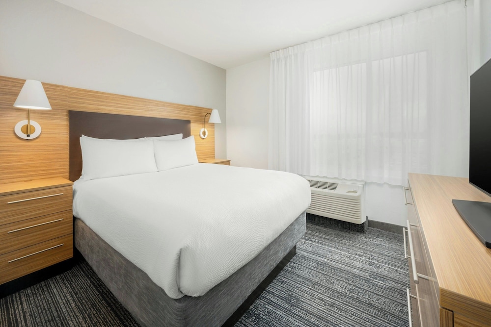 1 BEDROOM, SUITE
