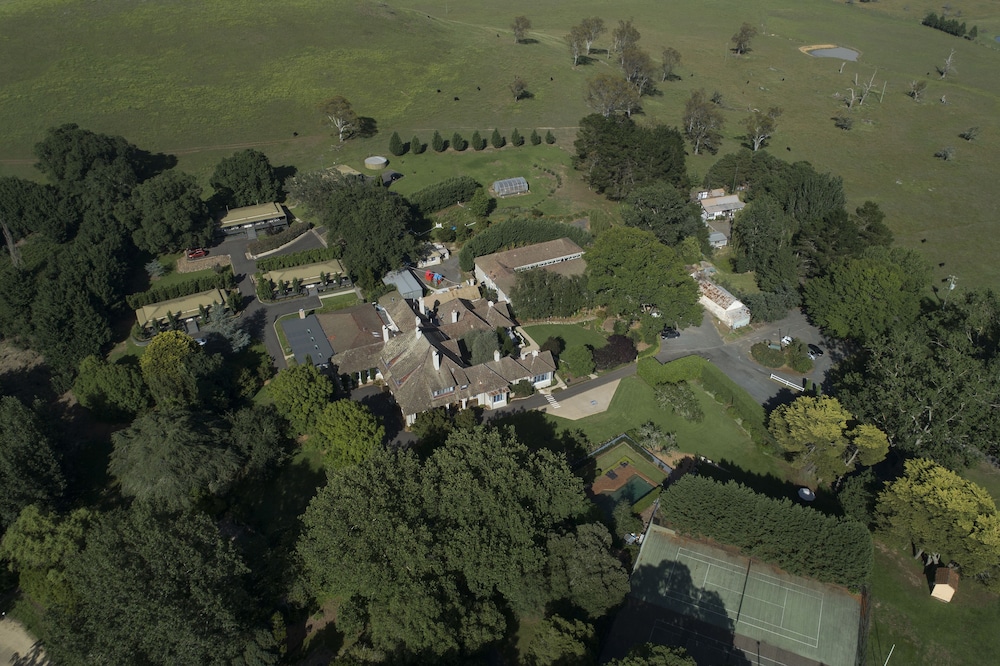 PEPPERS MANOR HOUSE 76/80