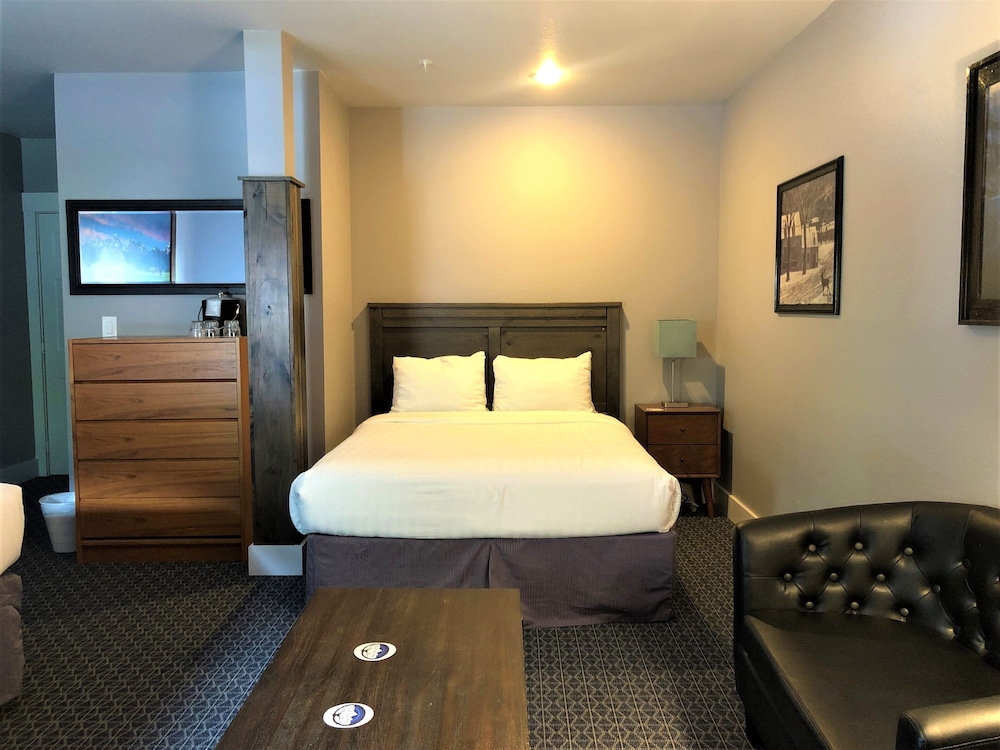 Blue Elk Inn 13/51