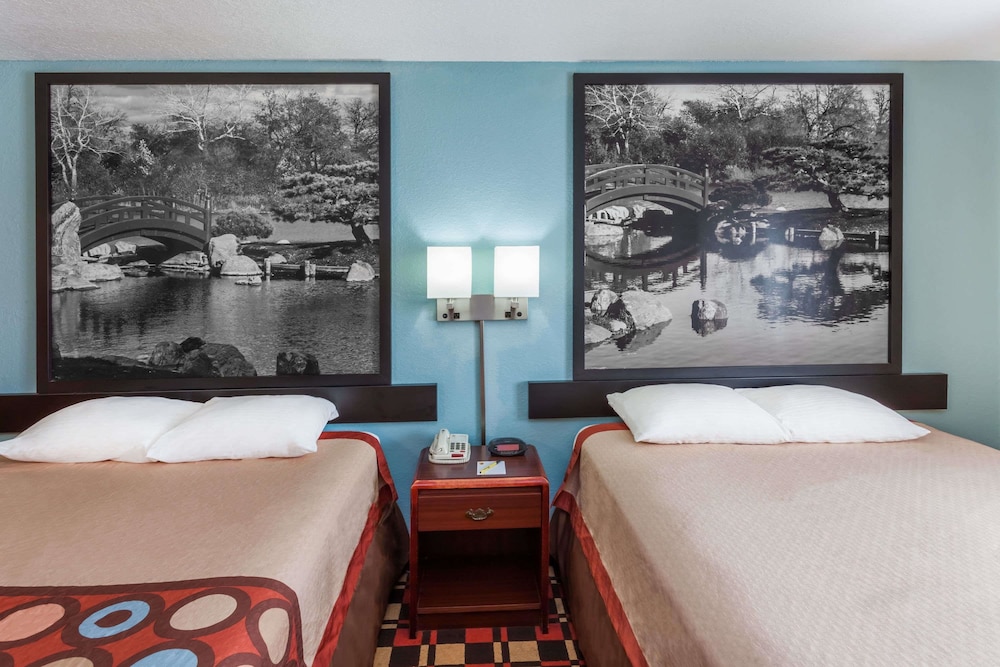 Econo Lodge Chillicothe IL 17/25