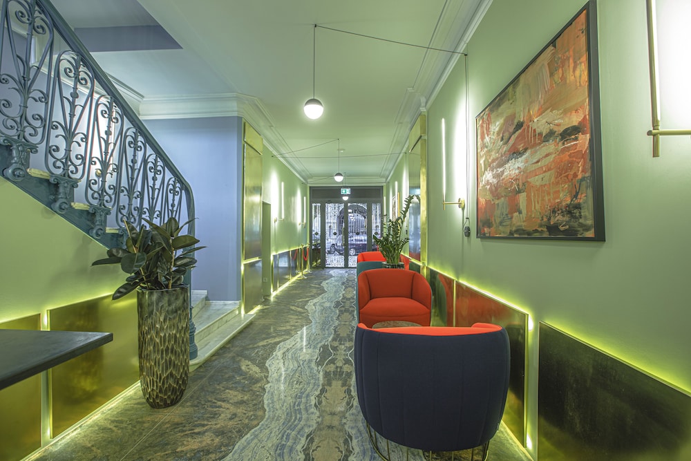 Heritage Hotel and Suites 29/39