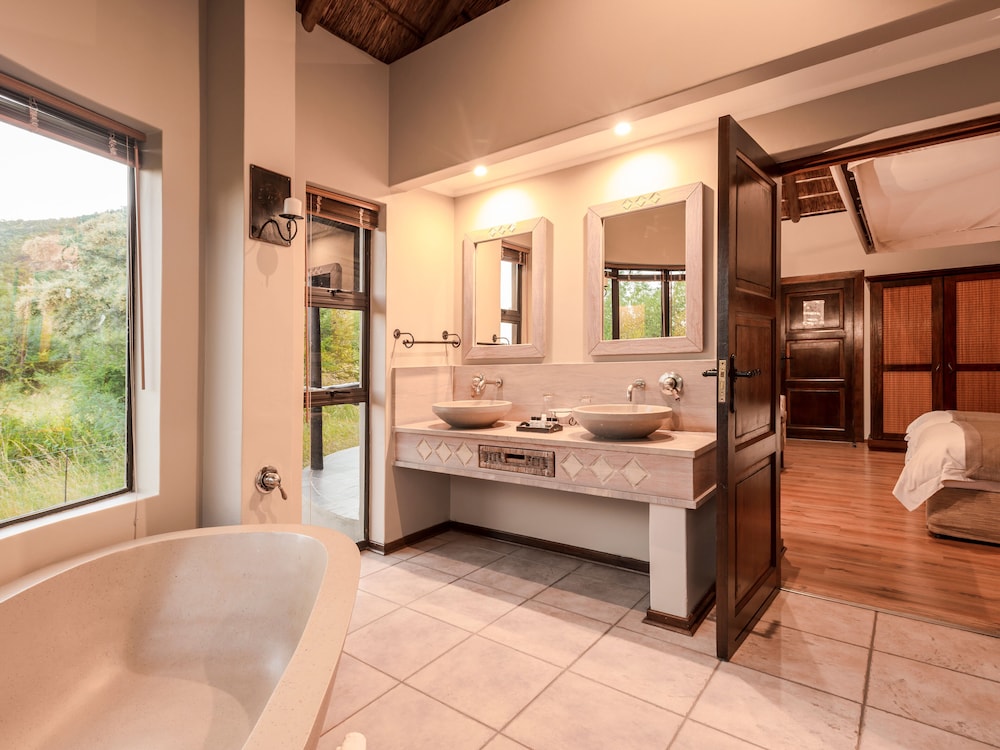 Ivory Tree Game Lodge 67/69