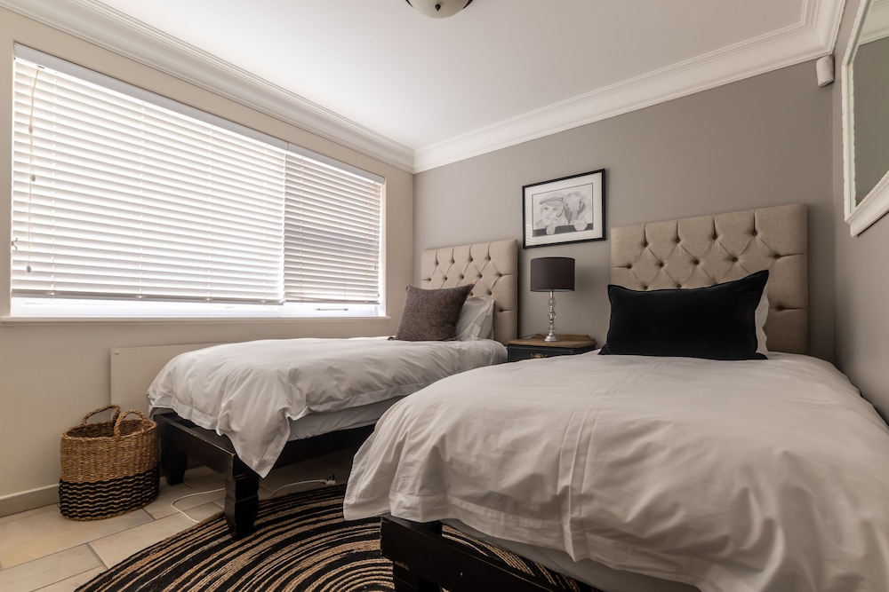 Dutton's Cove Guesthouse 13/50