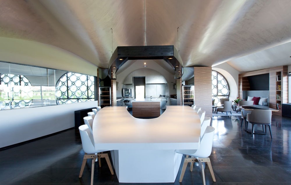 Cava Hotel Mastinell 43/68