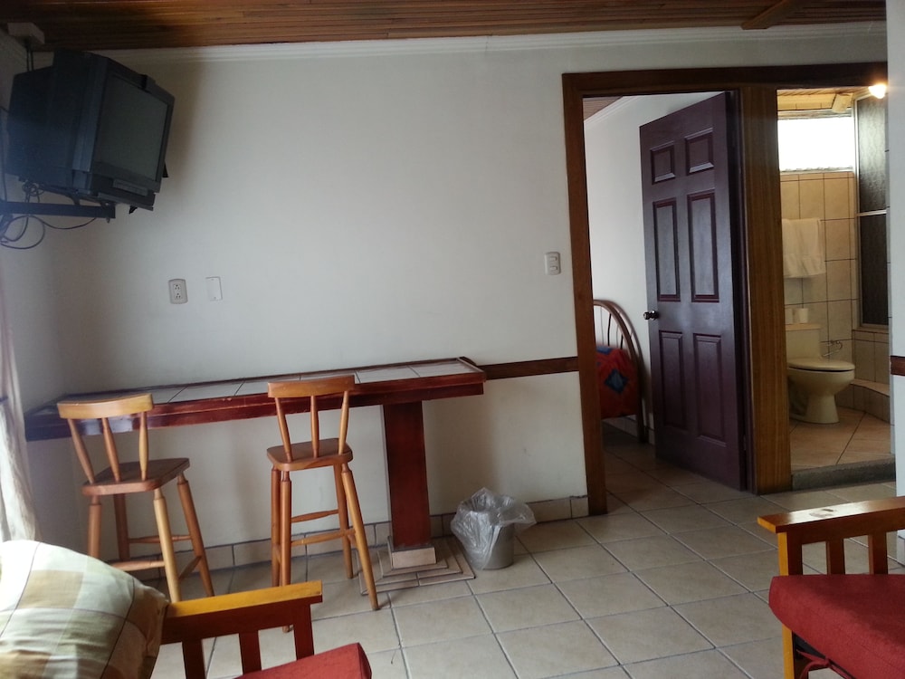 La Guaria Inn And Suites Hotel 49/65