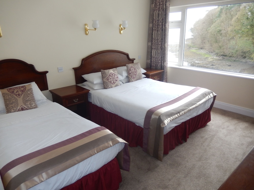 The Central Hotel Donegal 31/64