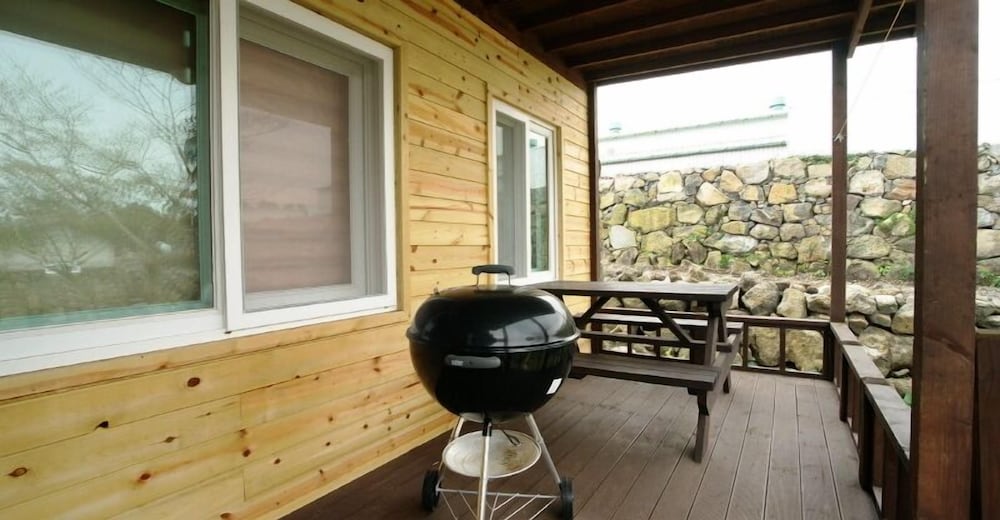 Jeju Gotjawal Geomoon Oreum Pension 24/50