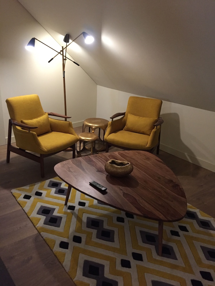 Dalma Old Town Suites 55/72