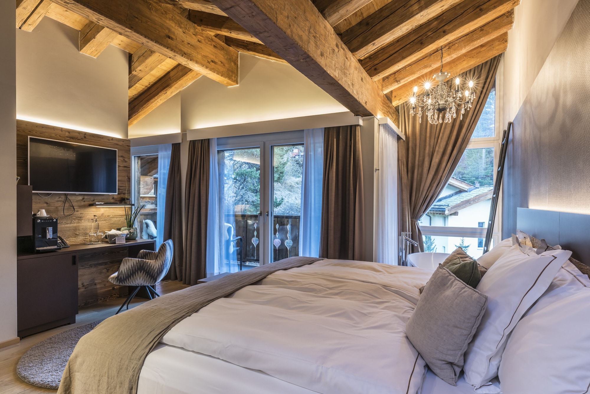 Spa, King Bed, Mountain View, Balcony