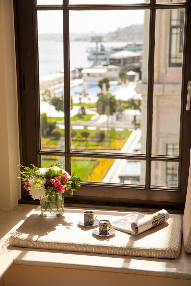 Four Seasons Hotel Istanbul at the Bosphorus 9/80