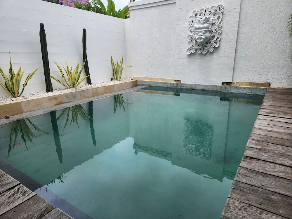 The Calmtree Bungalows 38/64