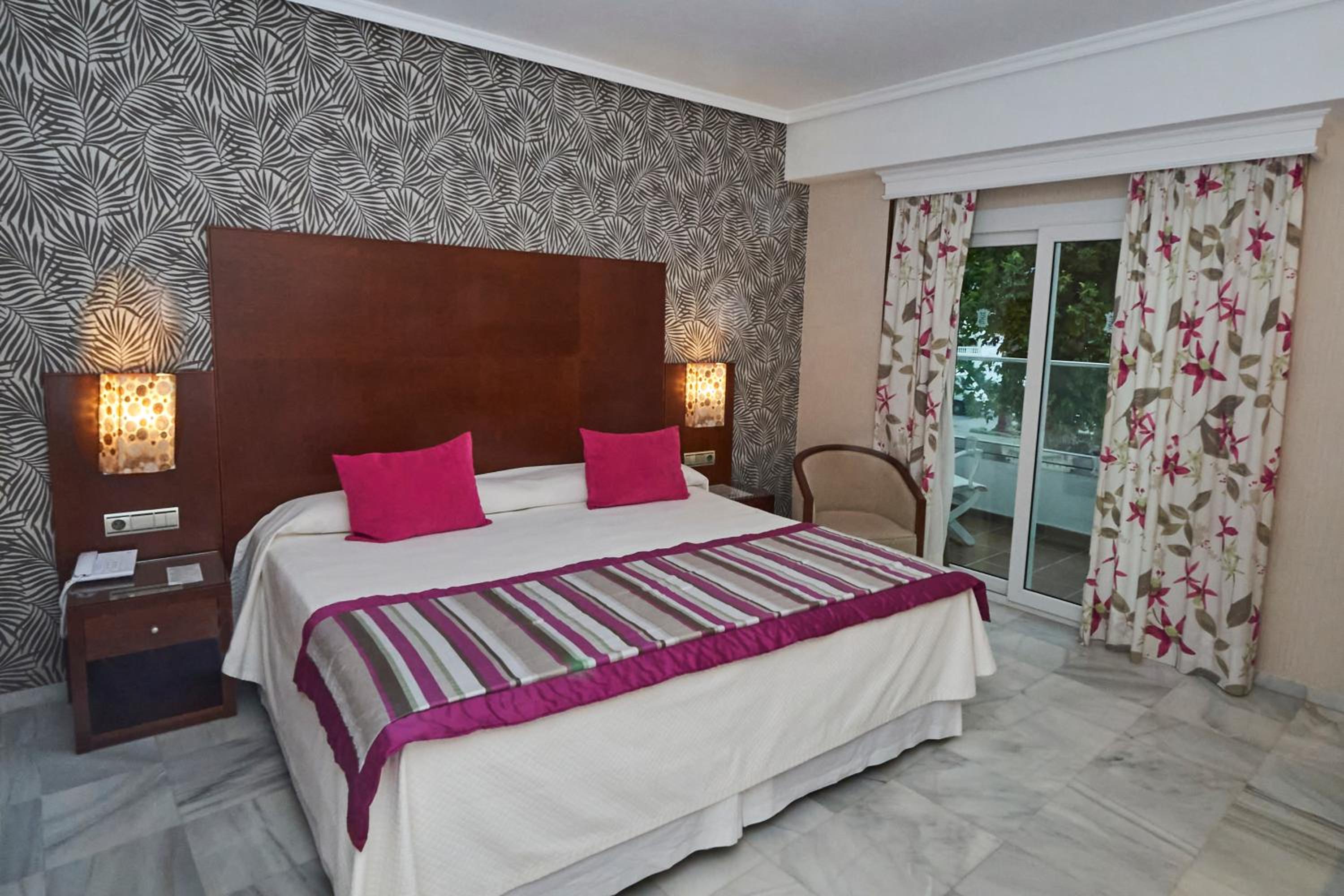 Room, Double or Twin Bed, Side Sea View