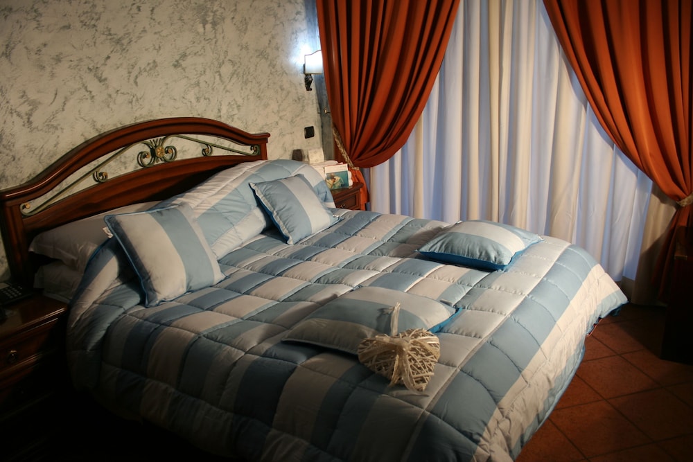 Euro House Inn Airport Hotel Residence 24/72