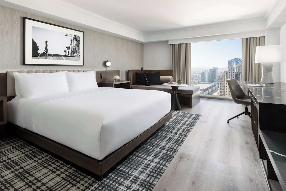 PREMIER, KING BED