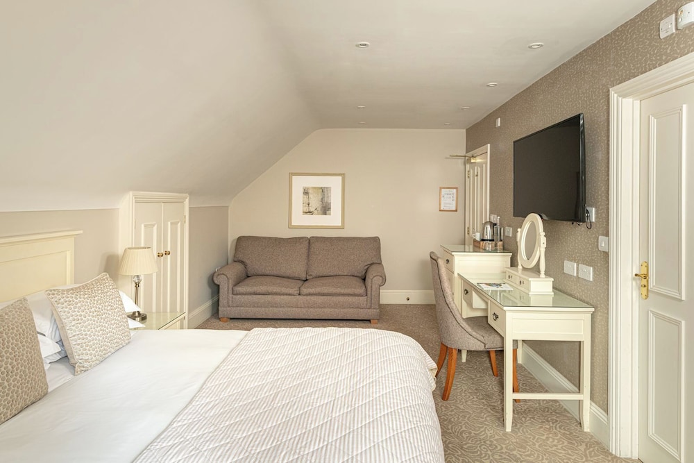 Classic, Superior, 1 Double and 1 Single Bed