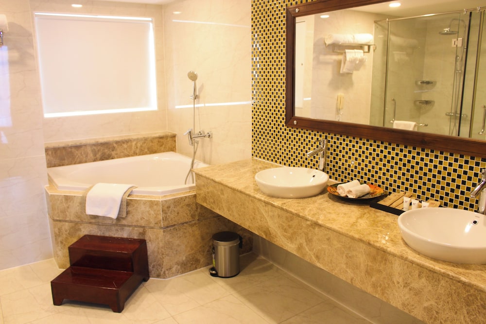 Suite, 2 King Beds, River View, TTC Hotel - Can Tho 2/3