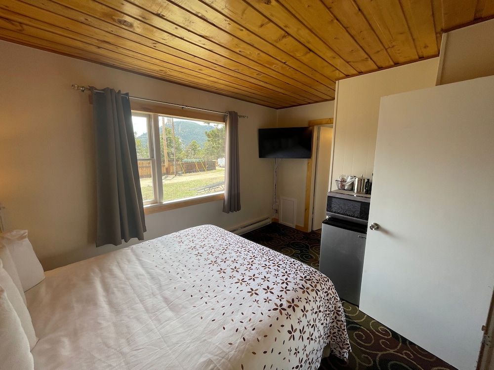Estes Mountain Inn 14/70