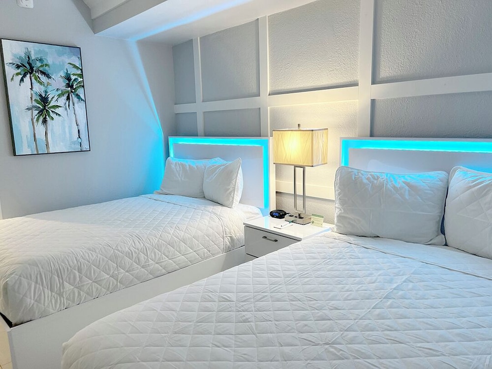 STUDIO, 2 DOUBLE BEDS, BEACH FRONT, BALCONY