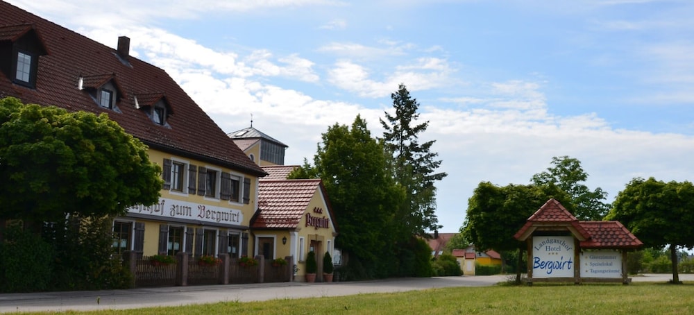Hotel Bergwirt 67/69