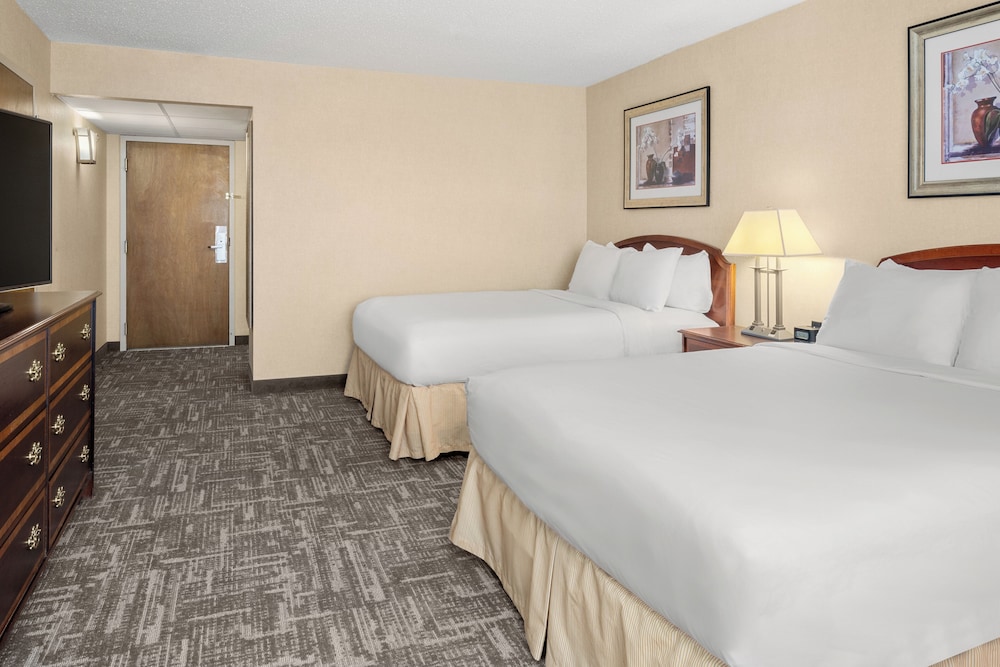 STANDARD, 2 QUEEN BEDS