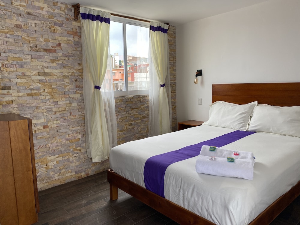 Hotel & Suites Cerro Rojo 24/68