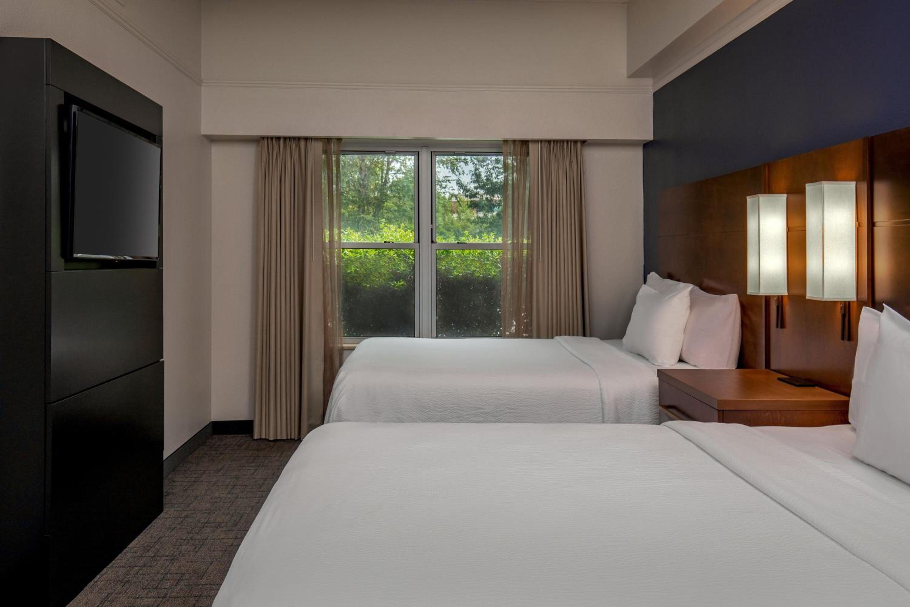 1 Bedroom, Space, Suite, 2 Queen Beds, Sofa, Living Area, Kitchen، Residence Inn Norfolk Airport 3/7