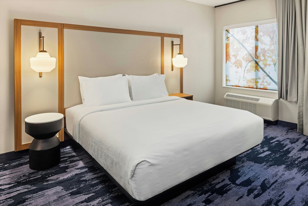 Fairfield Inn & Suites by Marriott Cedar Rapids North 16/52