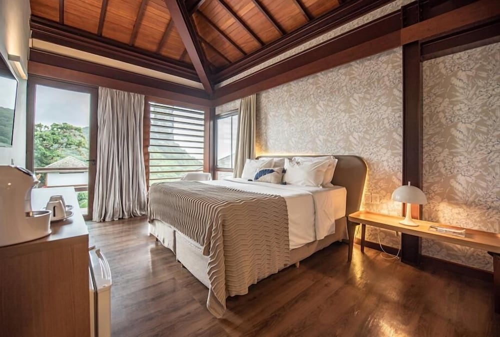 2 BEDROOMS, DELUXE
