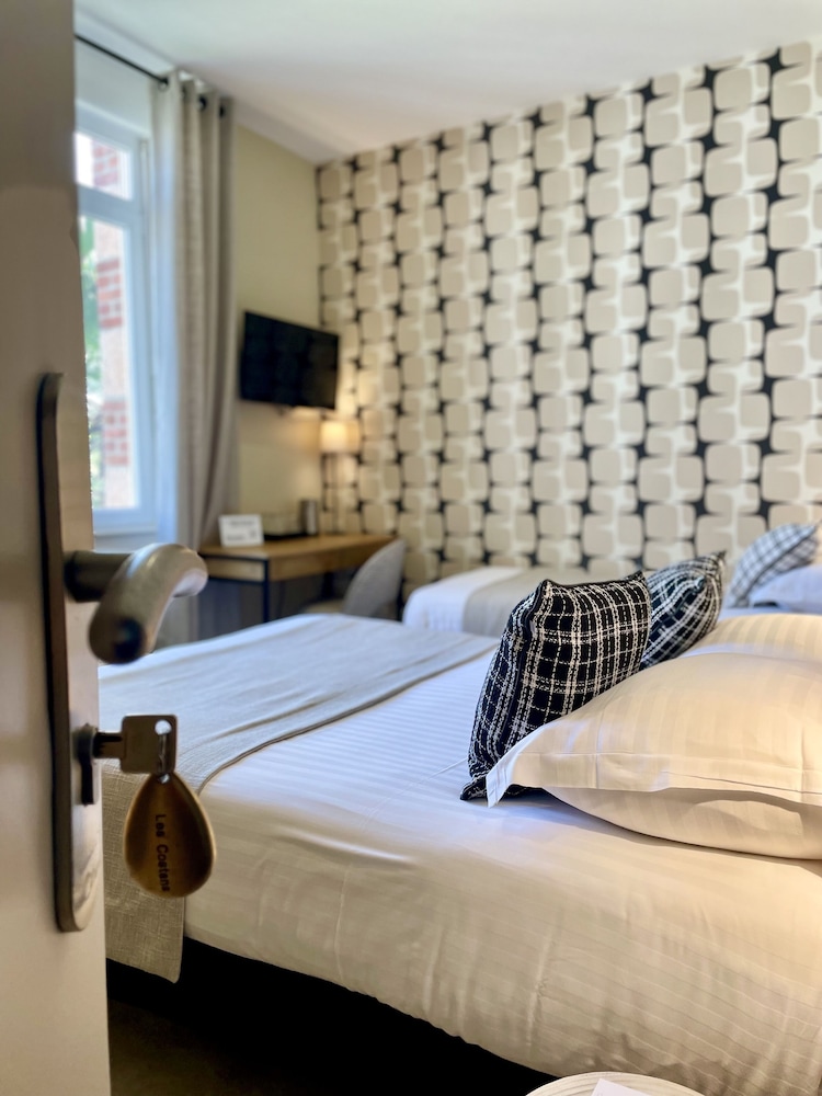 Classic, Triple, 1 Double and 1 Single Bed, Private Bathroom, Courtyard Area