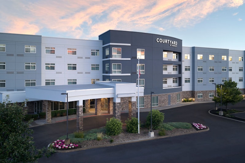 Courtyard Schenectady At Mohawk Harbor 2/36