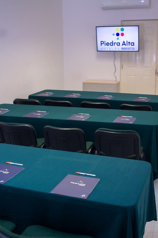 Hoteles Piedra Alta by De Los Perez 38/48
