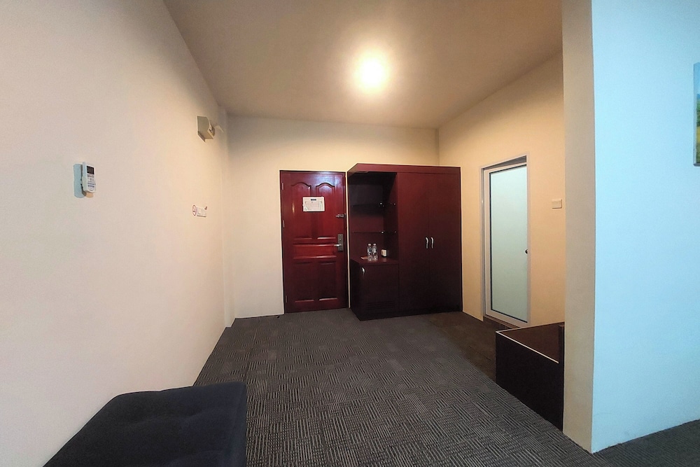 D'MERLION HOTEL 35/55