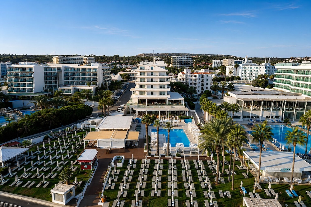 Vrissiana Beach in PARALIMNI