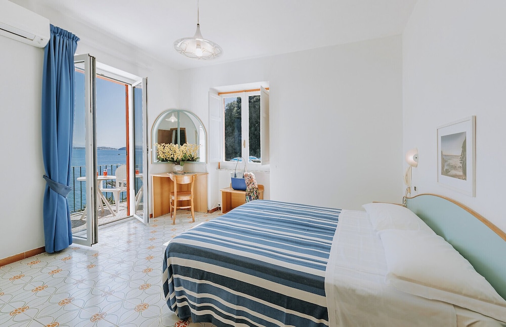 COMFORT, DOUBLE OR TWIN BED, SEA VIEW