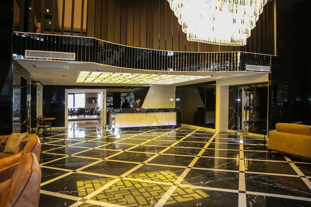 New Gate Hotel 5/25