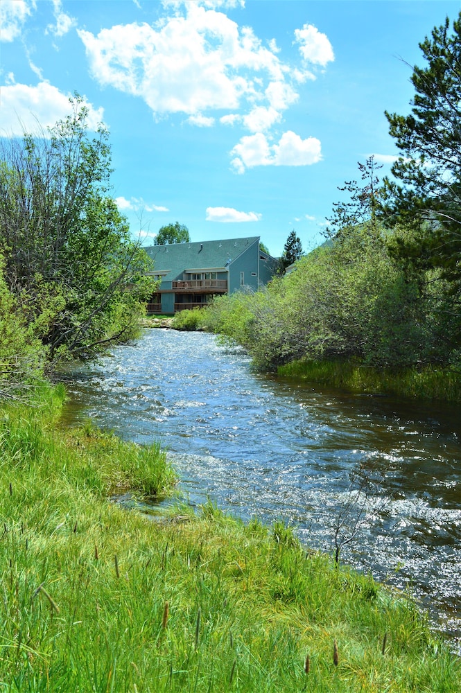 Twin Rivers Condominiums by Alderwood Colorado Management 38/47