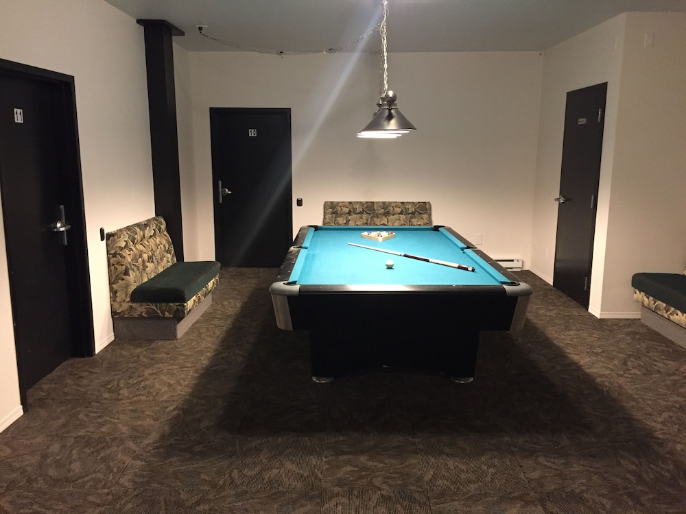 Invermere Hostel 25/30