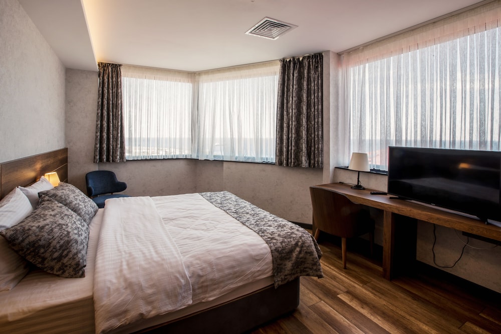 Life Point Hotel 26/67
