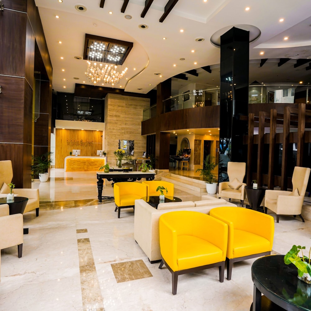 Lobby at BloomSuites Electronics City (ex. Golden Tulip Hotel Bangalore Electronic City), BANGALORE
