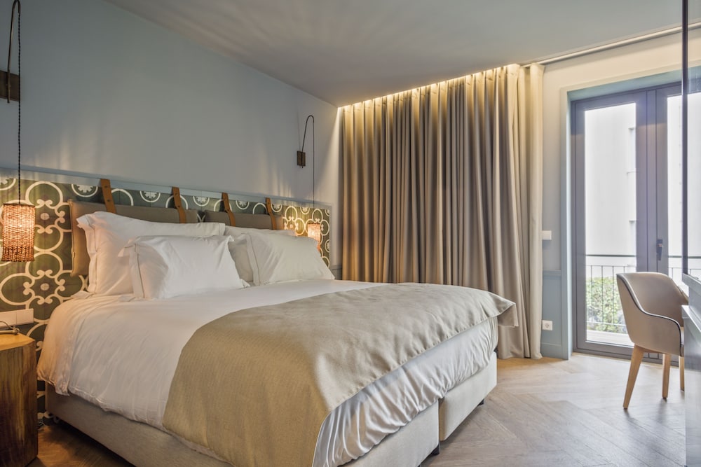 DELUXE, DOUBLE BED