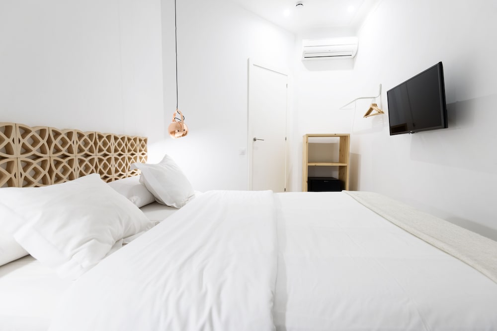 BASIC, SHARED BATHROOM