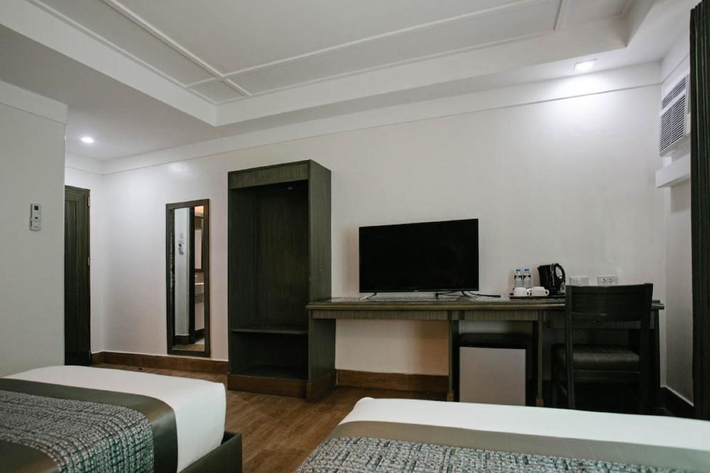 Diamond Suites and Residences 25/38